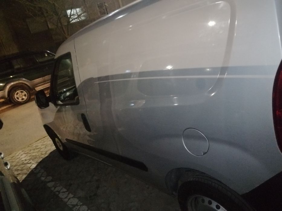 Opel Combo 1.3 Cdti de 2013 em excelente estado