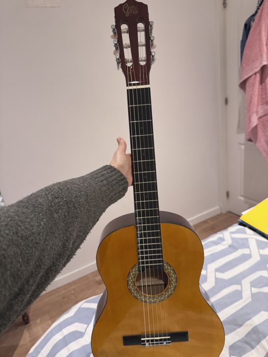 Vendo Violão Gemma! Novo