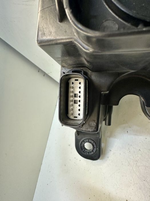 Фара права Jeep Grand Cherokee Xenon 68426878AB 2017 -2021