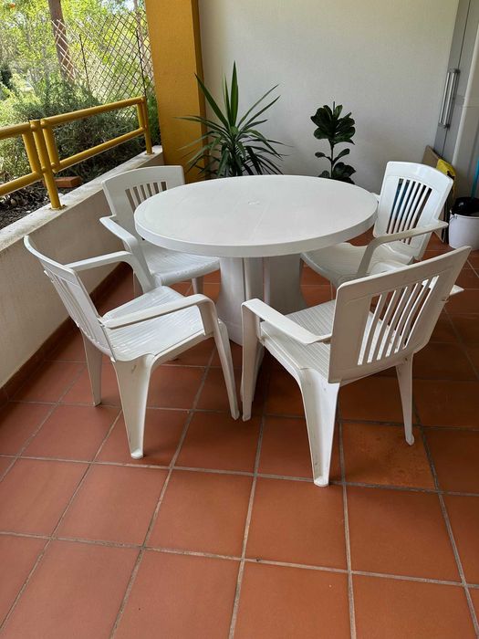 Mesa + 4 cadeiras de Jardim / Varanda / Esplanada (elevada rigidez)