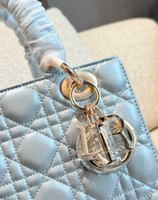 Puder perłowy Dior Lady