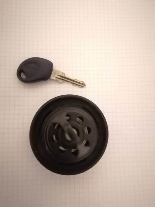 Zamknięcie wlewu paliwa seicento.