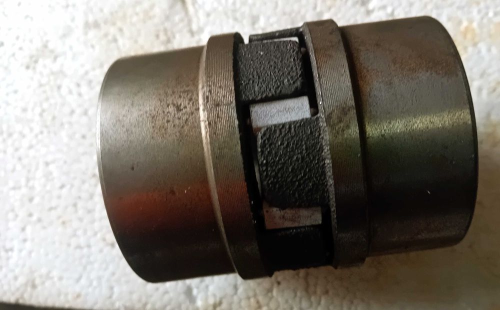 Acoplamentos flexíveis industriais novos. Alta qualidade.