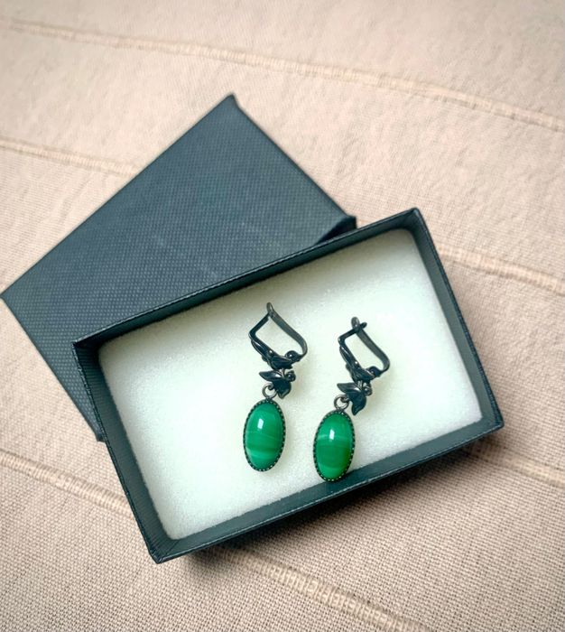 Stylowe kolczyki z malachitem, srebro oksydowane, próby 925