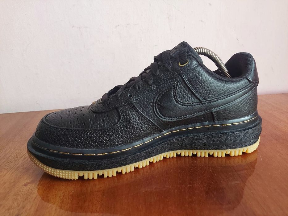 Кроссовки Nike Air Force оригінал

Розмір по бірці: 
US 7.5  UK  6.5