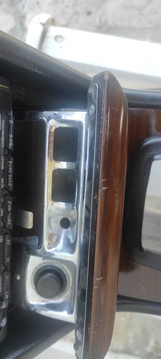 Mercede W123 consola central com madeiras