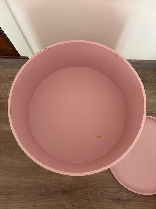 Móvel cofre rosa