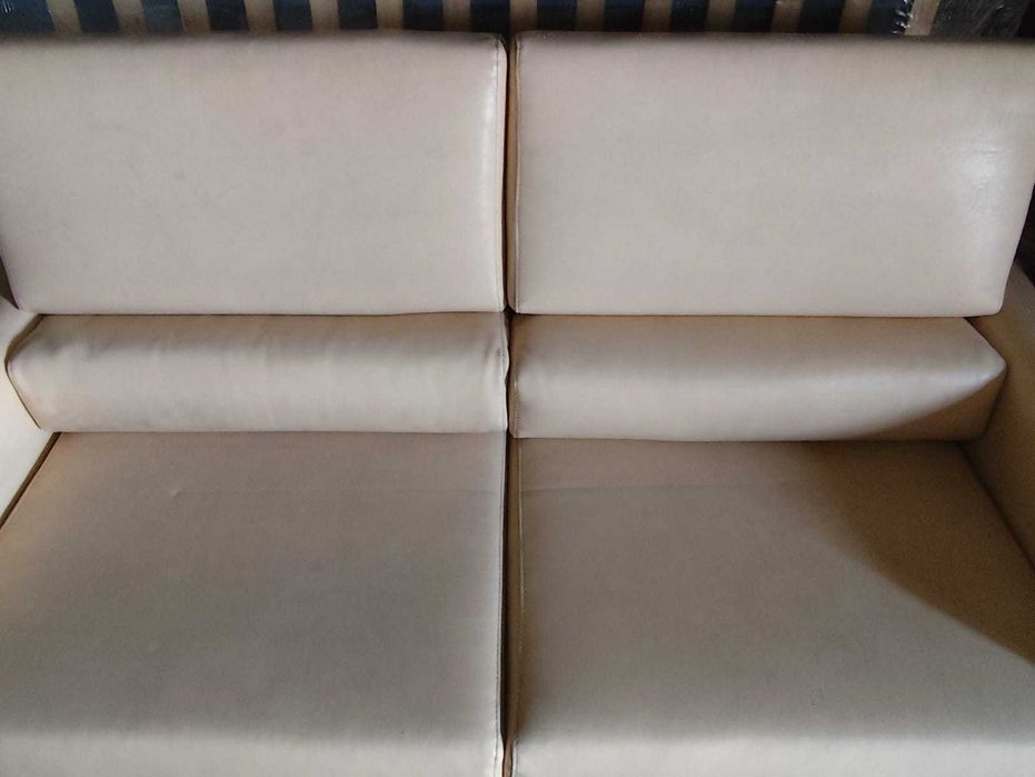 Conjunto sofás de pele