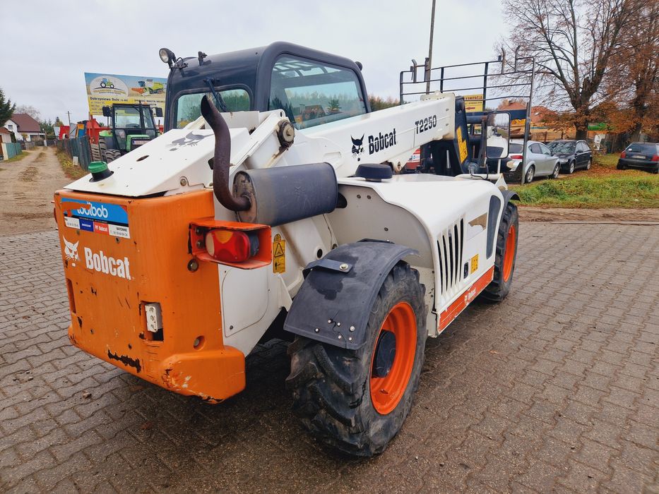 Bobcat t2250 małe gabaryty 2400h 2014r Kubota Super Stan Manitou