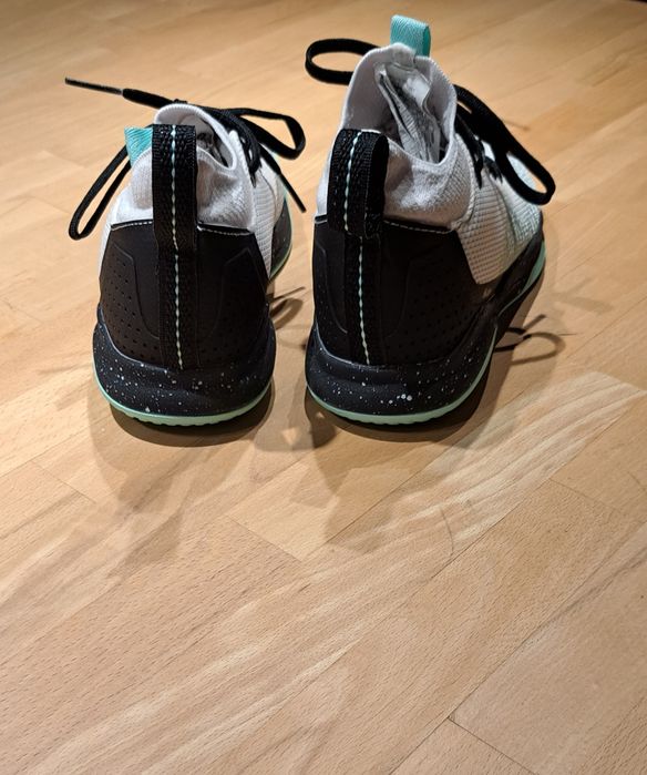 Buty sportowe na halę