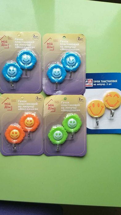 Гачок на липучці крючок вешалка на вакуумной присоске: 25 грн ...