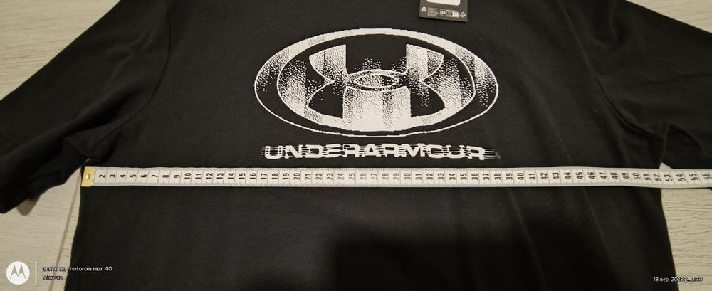 Чоловіча спортивна футболка від бренду Under armour.