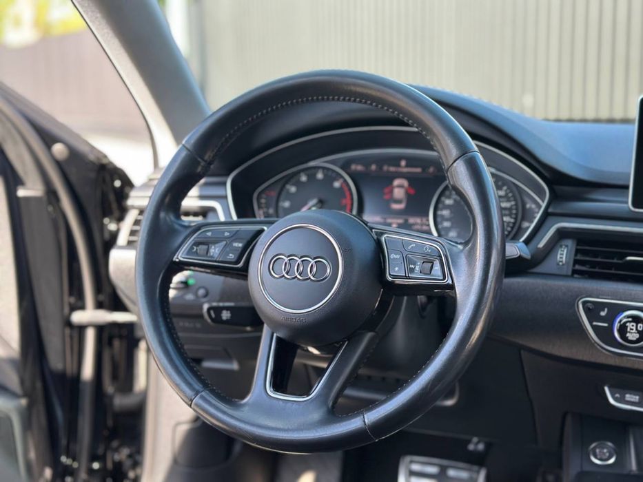 Продам Audi A4 Premium 2016