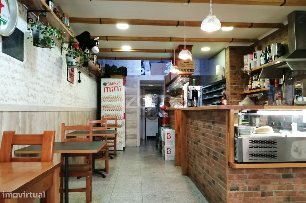 Restaurante no centro de Queluz