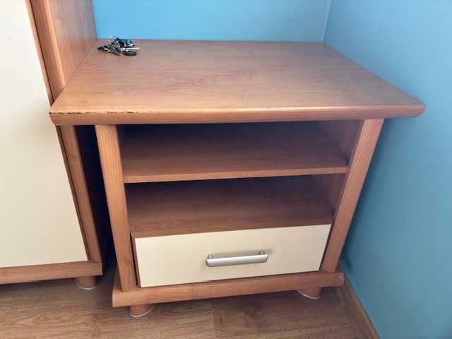 komoda i stolik pod tv