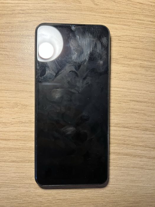 Samsung A13 com algumas marcas de uso