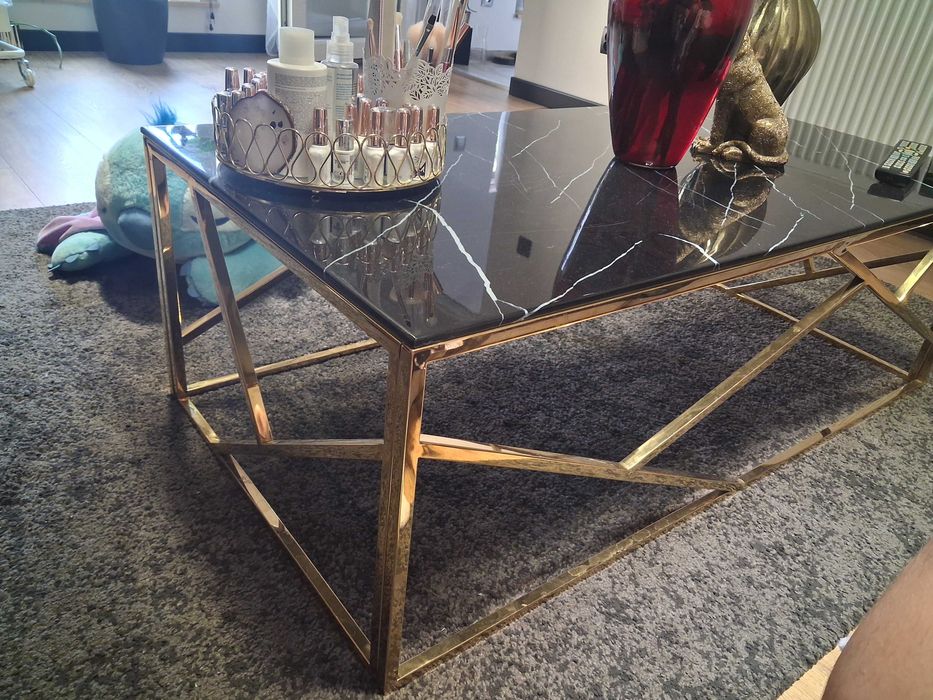 Stoł szklany zloty
