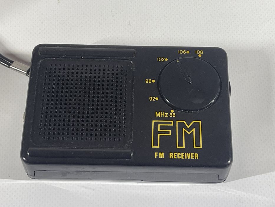 Radio FM receiver oldsqulowe sprawne,