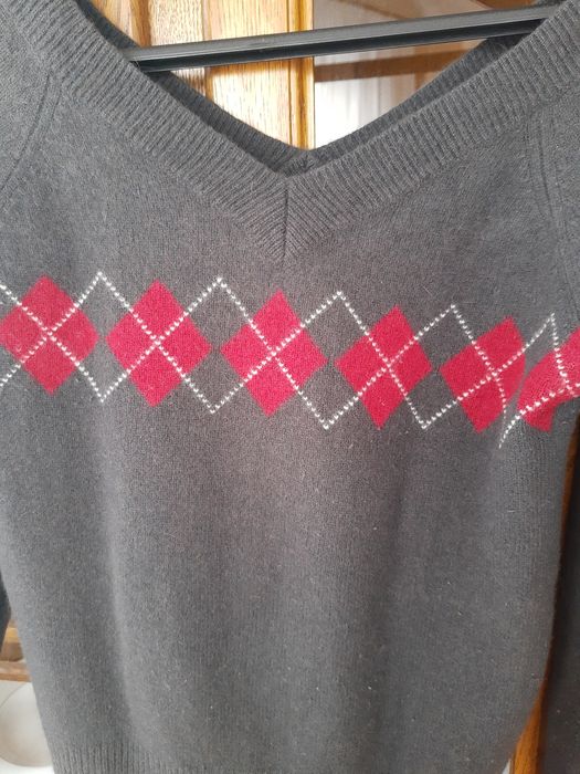Sweterek z pięknym dekoltem