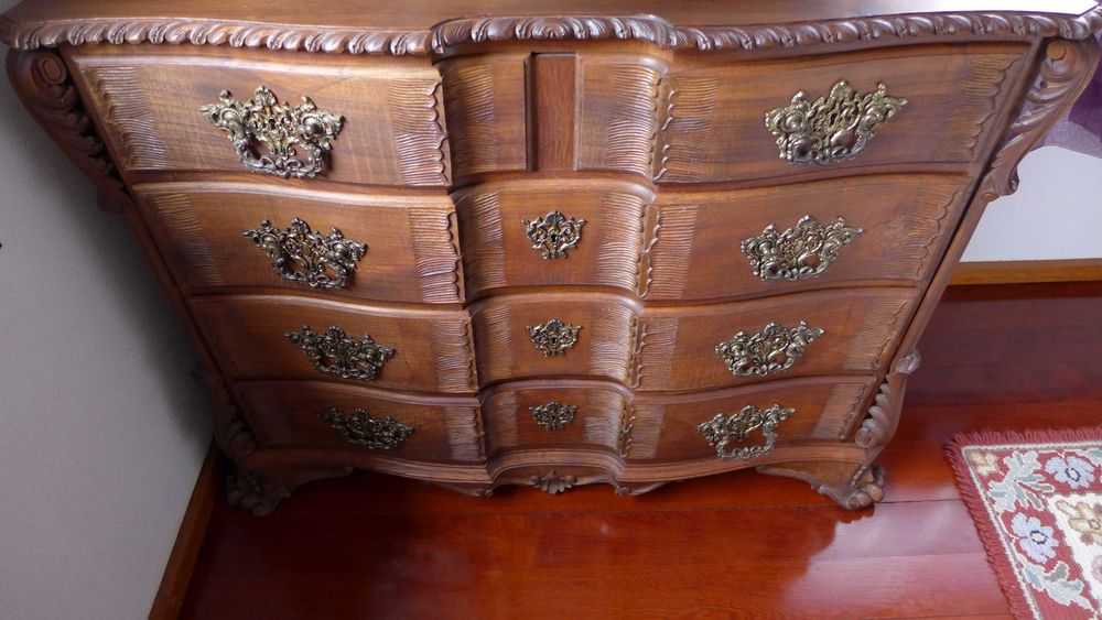 Quarto completo com oferta de candeeiros, estrado e colchão. Estilo D. João V