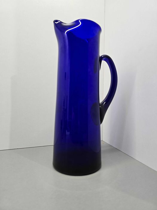 Dzbanek kobaltowy z okresu PRL-U