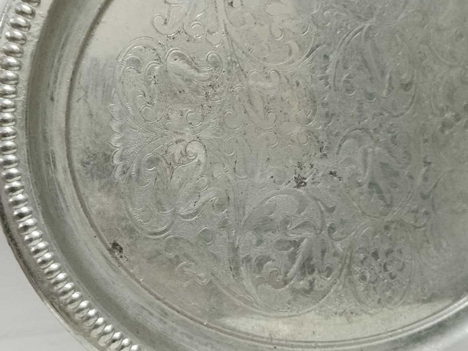 Bandeja  antiga ovalizada metal não precioso prateado com inscrições