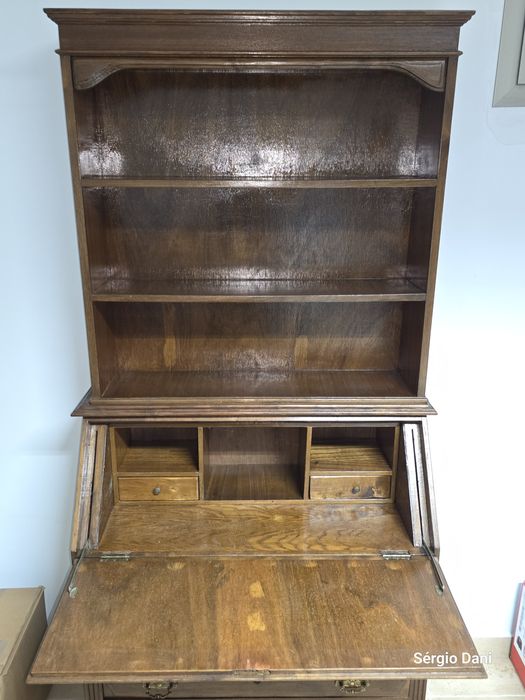 Móvel de madeira / Secretária para livros e para Estudo