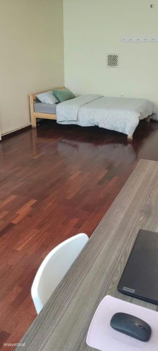 Quarto - localizado em Cedofeita Porto