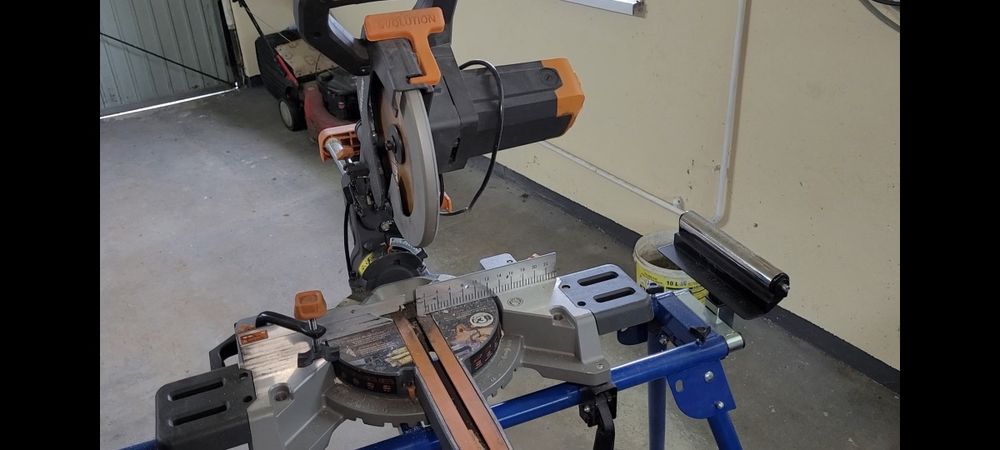 Ukośnica Evolution R255SMS uszkodzona na części