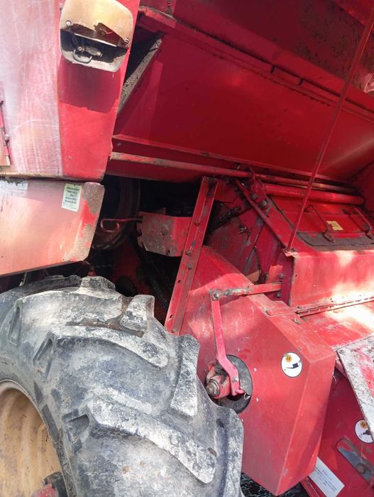 Комбайн Massey Ferguson 240