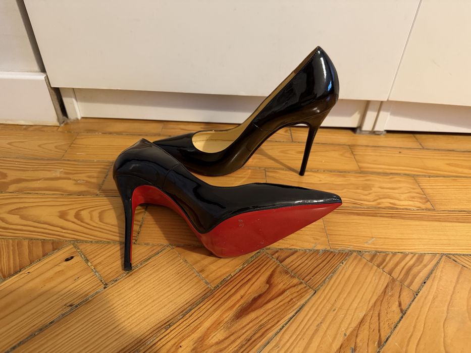 Saoatos 40 mas calca 39 Louboutin