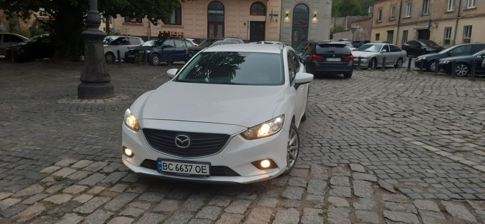 автомобіль мазда 6