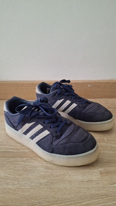 Tenis adidas basketball Los Angeles semi novo