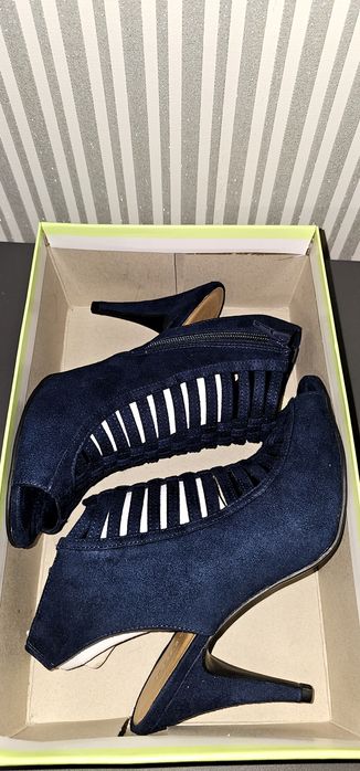 Nowe piękne buciki damskie