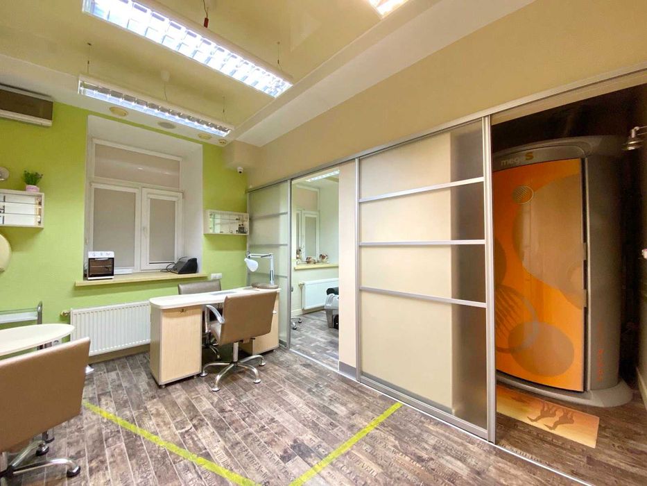 Продаю салон краси в центрі біля Соборної. ц1