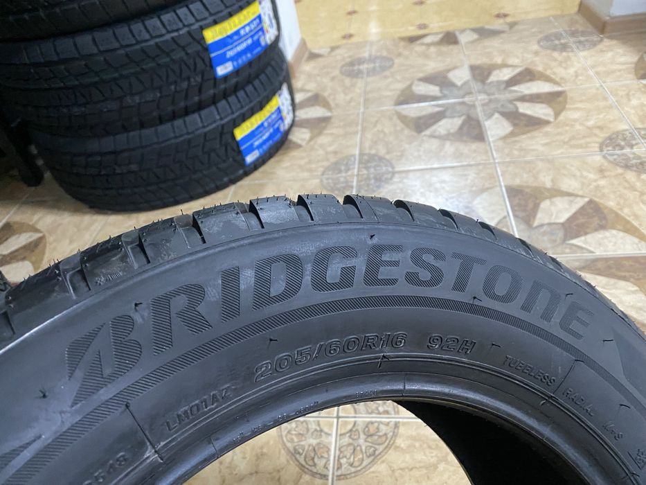 Пара 205/60/16 92Н Bridgestone BLIZZAK LM001