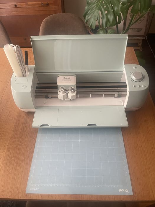 máquina de corte eletrónica Cricut Explore Air 2 em excelente estado de conservação e totalmente funcional
