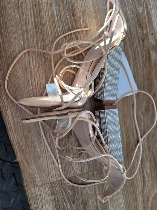 Nowe pantofle na wysokim obcasie r. 38