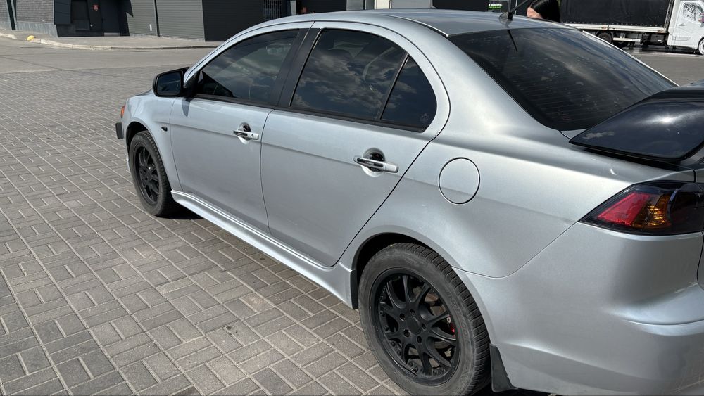Mitsubishi lancer