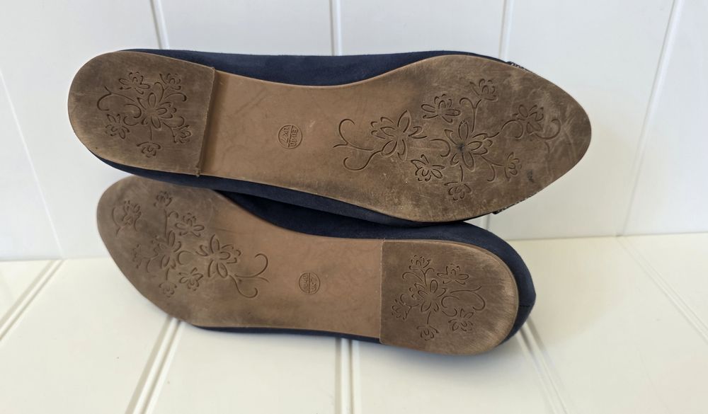 Granatowe balerinki z kokardką 40