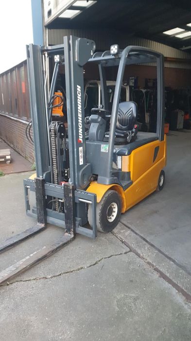 Empilhador Eletrico Jungenrich 3 T
