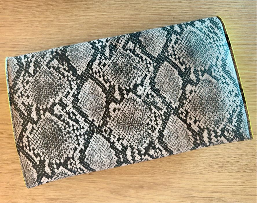 Nowa kopertówka motym węża