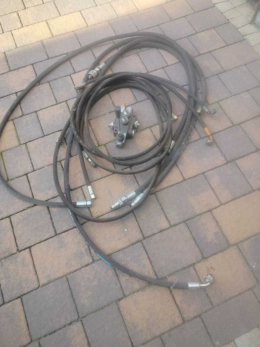Rozdzielacz dwusekcyjny i węże hydrauliczne różne rodzaje