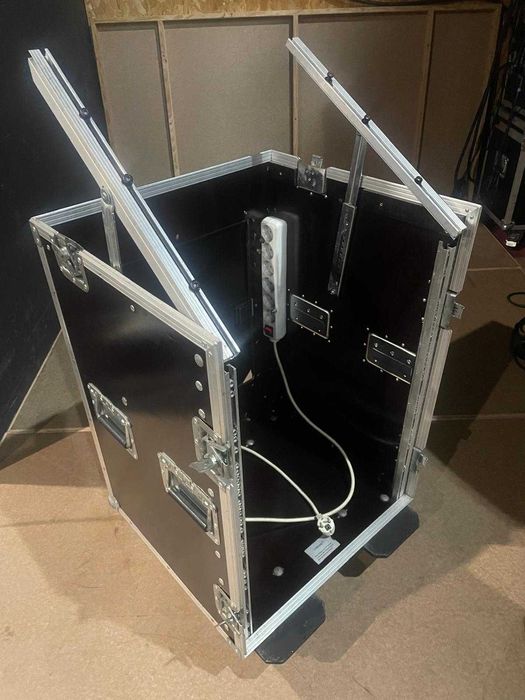 Rack 15U com suporte para mesa de som e com rodas