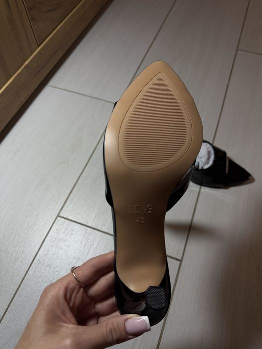 Мюлі на каблуку лакові чорні MANGO 39-40 р