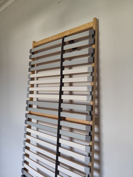 Estrado de ripas bege, IKEA