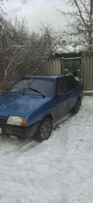 Авто переоформлюється 2001 р , газ бензин працює часи не димить не каптить масла не їстьсалон повністю з ваз 2114 все працює було пошкодження дверей задні замінені, передні на фото видно, все інше без нарікань!