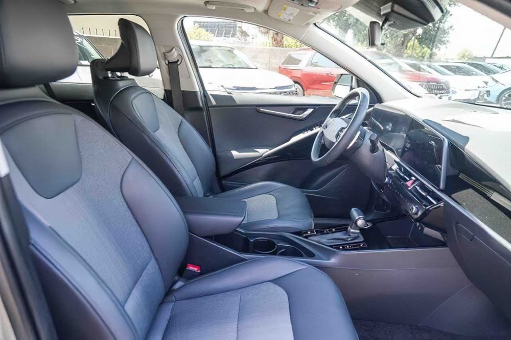 Kia Niro EX Hybrid      2023
