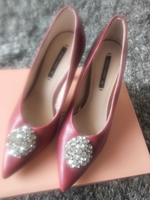 Sapatos bordô Zara TAM 35