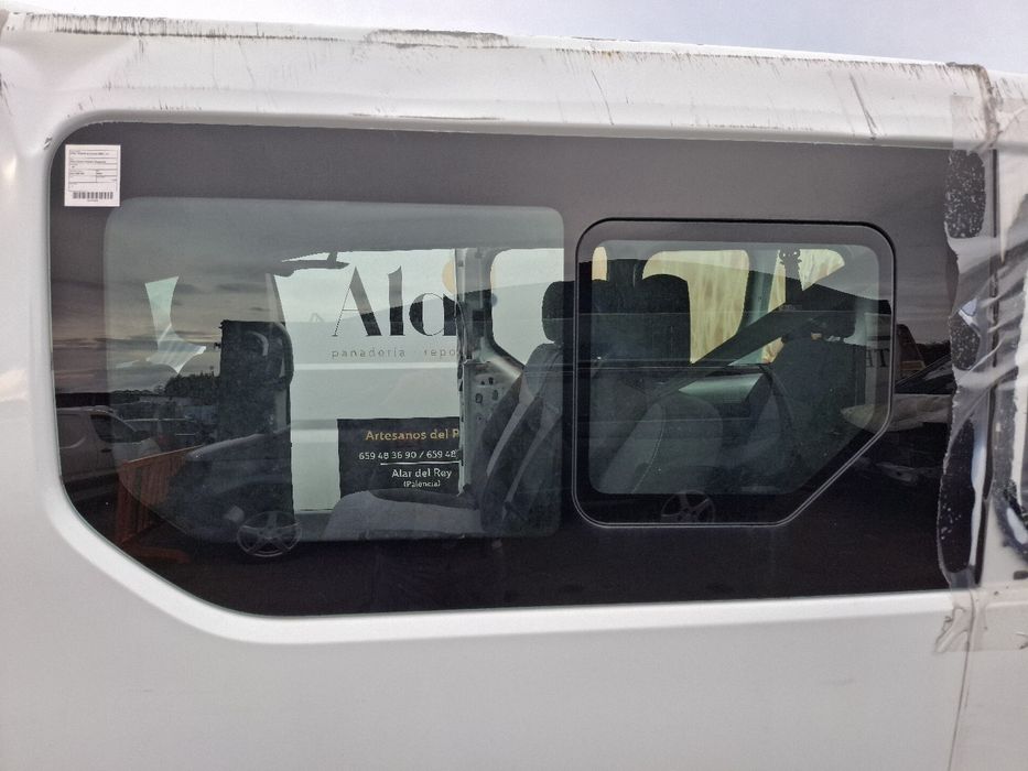 Vidro triangular da porta trás esquerdo OPEL Vivaro B Combi (X82)